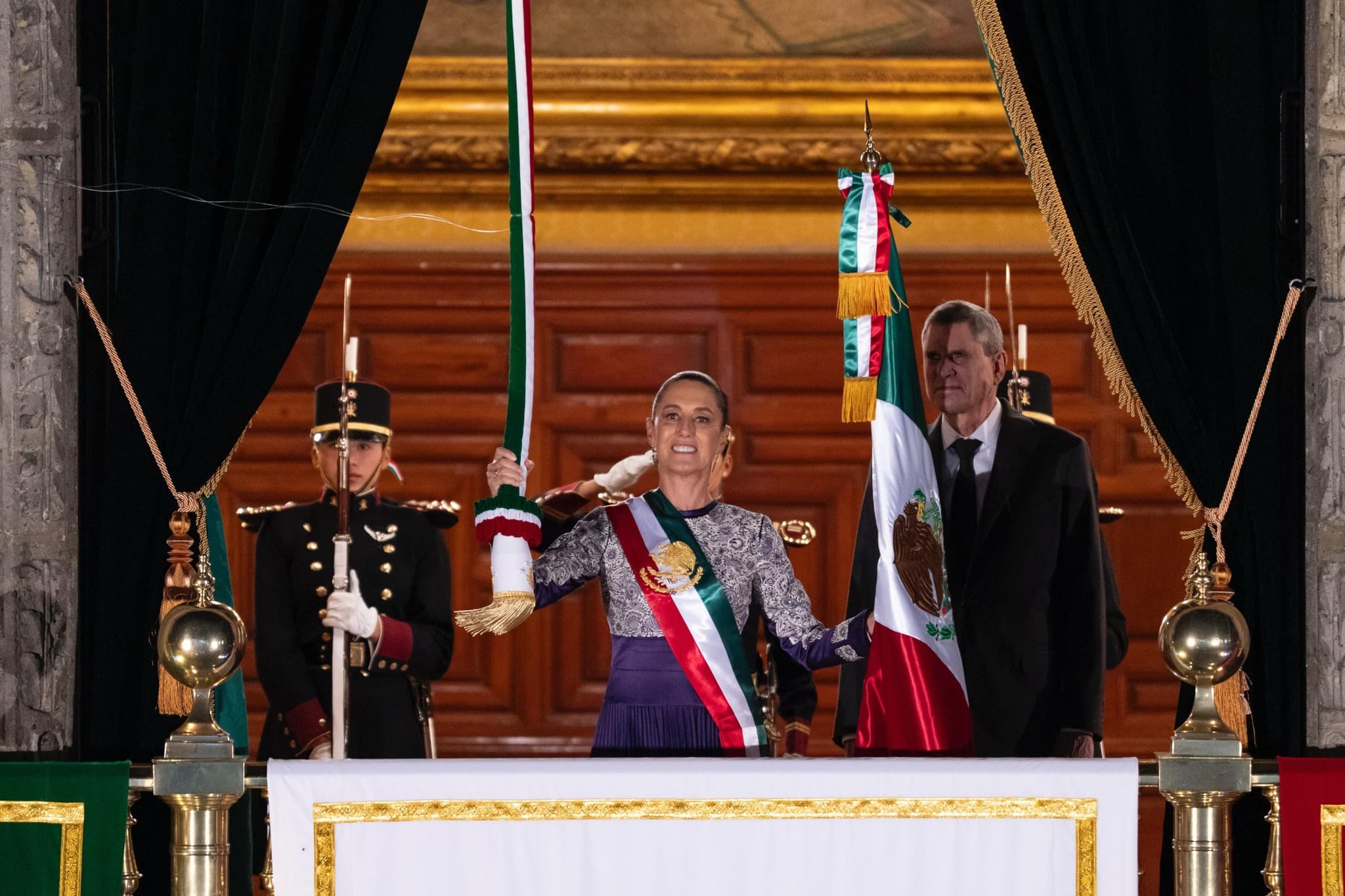 Presidenta Sheinbaum Dedicó su Primer Grito de Independencia a las Mujeres, los Migrantes y la Soberanía Nacional en un Hecho Sin Precedentes